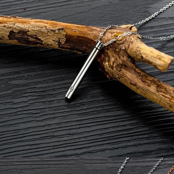 🎁 Stainless Steel Hidden Compartment Bar Necklace - Picture 8 of 10